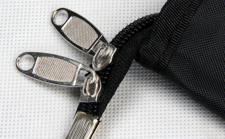 Black Portable Dustproof Suit Cover Bags Detail