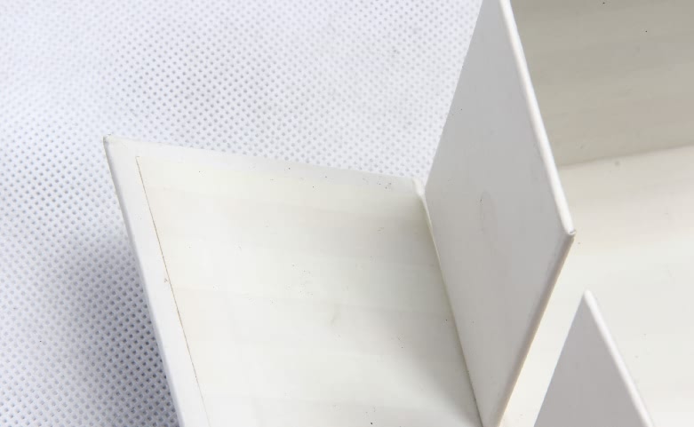 Handkerchief and Scarf Folding Box Magnet