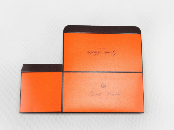 明るいオレンジ色のギフト包装箱折りたたみ式ディスプレイ