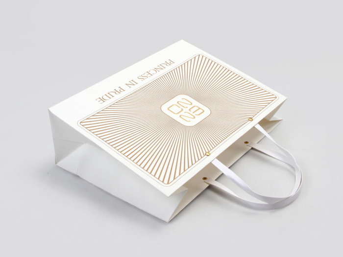 Chic Design White Kraft Gift Bags Ribbon Detail