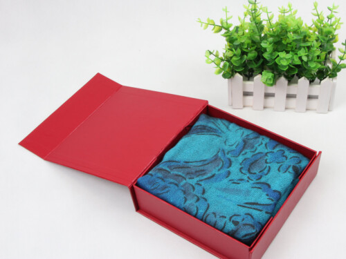 Embossing Folding Leatherette Paper Scarf Packaging Boxes