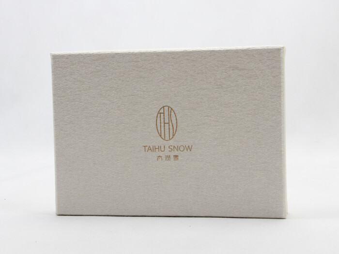 Luxury Silk Pillow Cover Packaging Boxes Detail