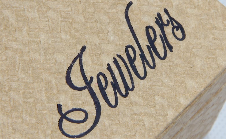 紙織りのエンボスジュエリーボックスのロゴ