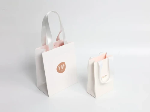 Luxury Jewelry Shopping Paper Bag with Embossing Logo