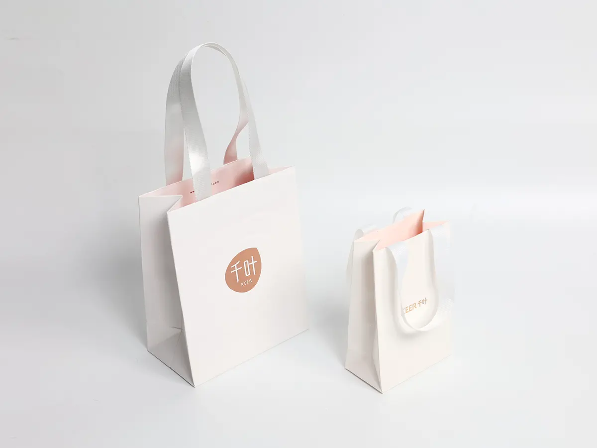 Luxury Jewelry Shopping Paper Bag with Embossing Logo