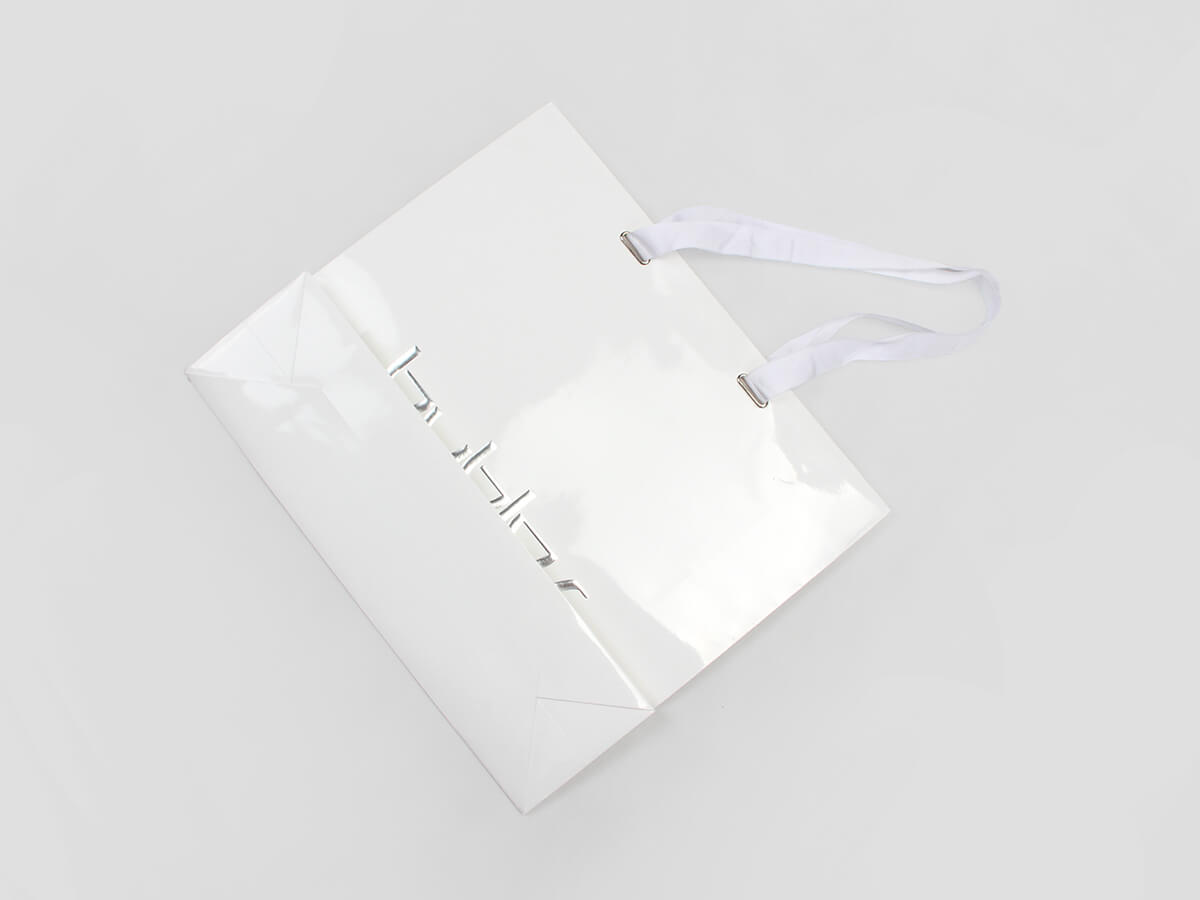 Glossy Laminated Garment Paper Bag with Eyelet Buckle