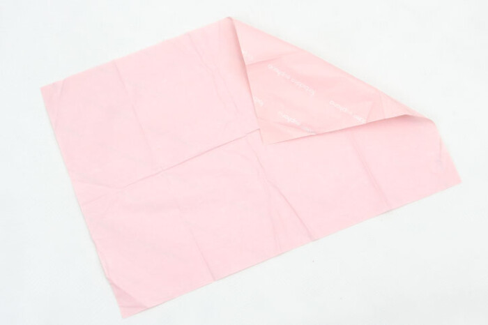 ピンクの化粧品包装紙