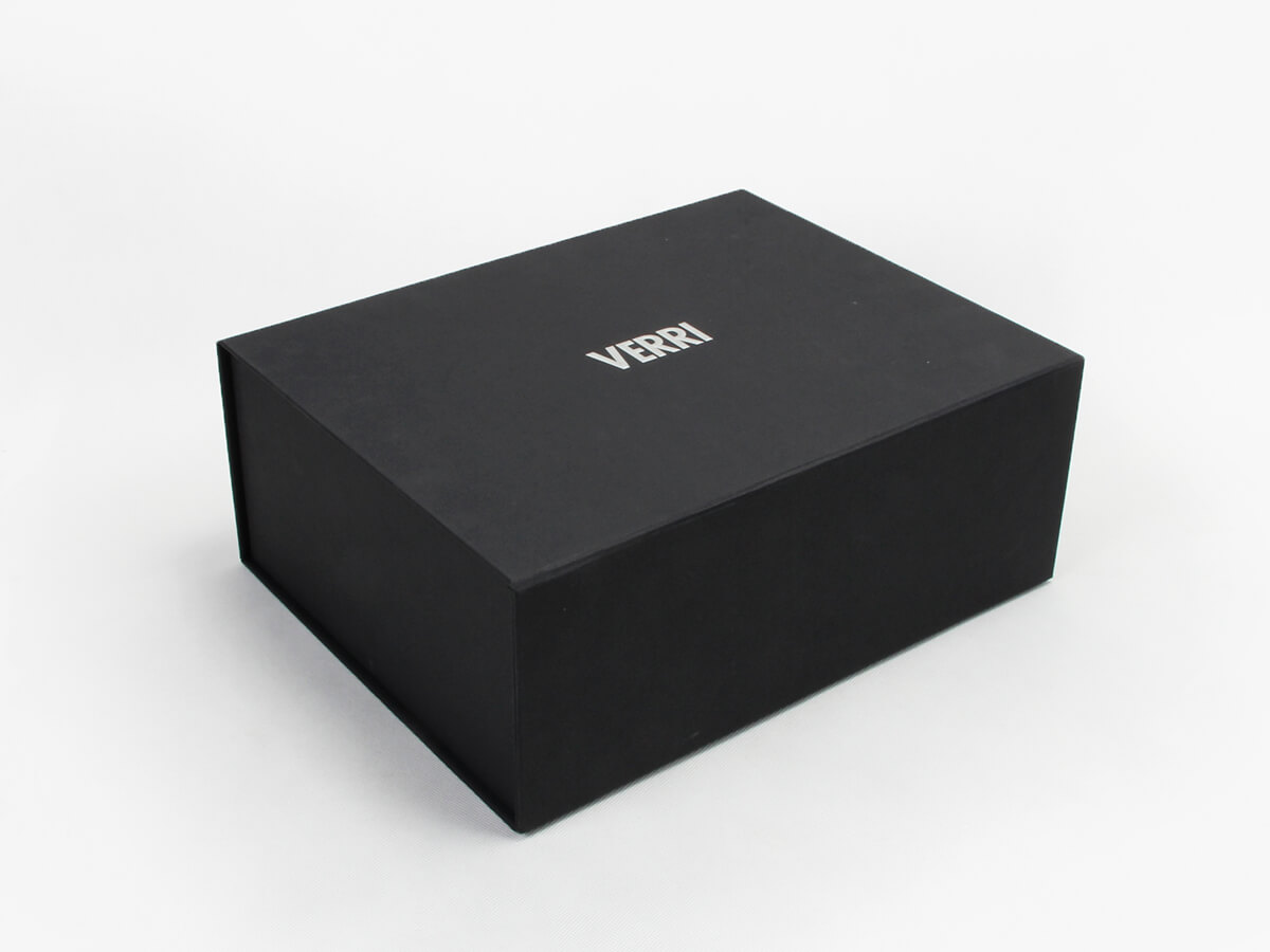https://www.newstep2000.com/wp-content/uploads/2019/10/Upscale-Black-Paper-Folding-Shoe-Boxes-Display.jpg
