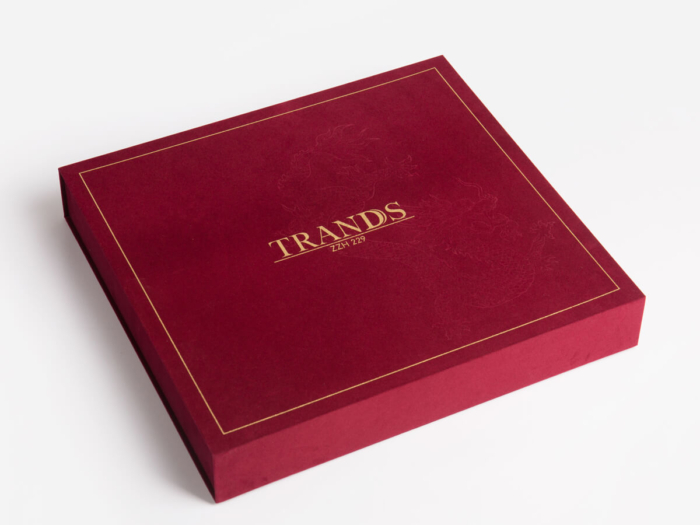 China Dragon Luxury Flannel Garment Suit Packaging Box Corner Detail