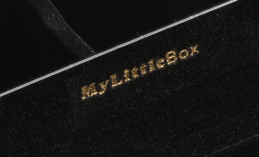 Co-branded Mini Velvet Jewelry Boxes Inside Hot Sampling LOGO