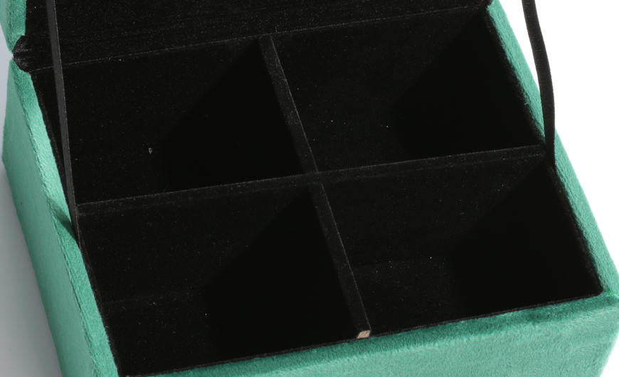 Co-branded Mini Velvet Jewelry Boxes Lining Material Detail