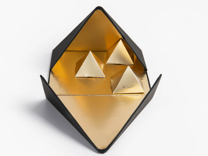 Luxury Pyramid Chocolate Packaging Boxes Lining Material