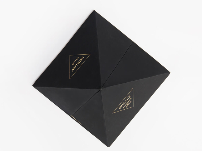Luxury Pyramid Chocolate Packaging Boxes Top Detail
