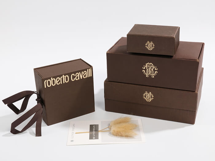 the packaging box of set