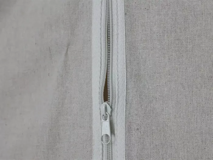Linen Garment Bag Zipper Detail