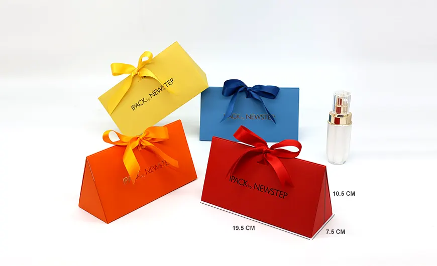 Triangle-shape Gift Shopping Paper Bag Size