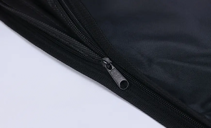 Three-fold Garment Bag Bi-Fold Zip Detail