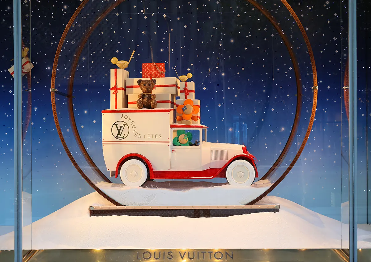 Louis Vuitton Christmas Window Display 2023