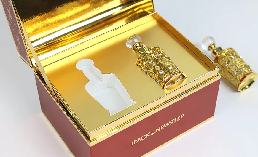 Luxury Royale Perfume Gift Box Lining Detail